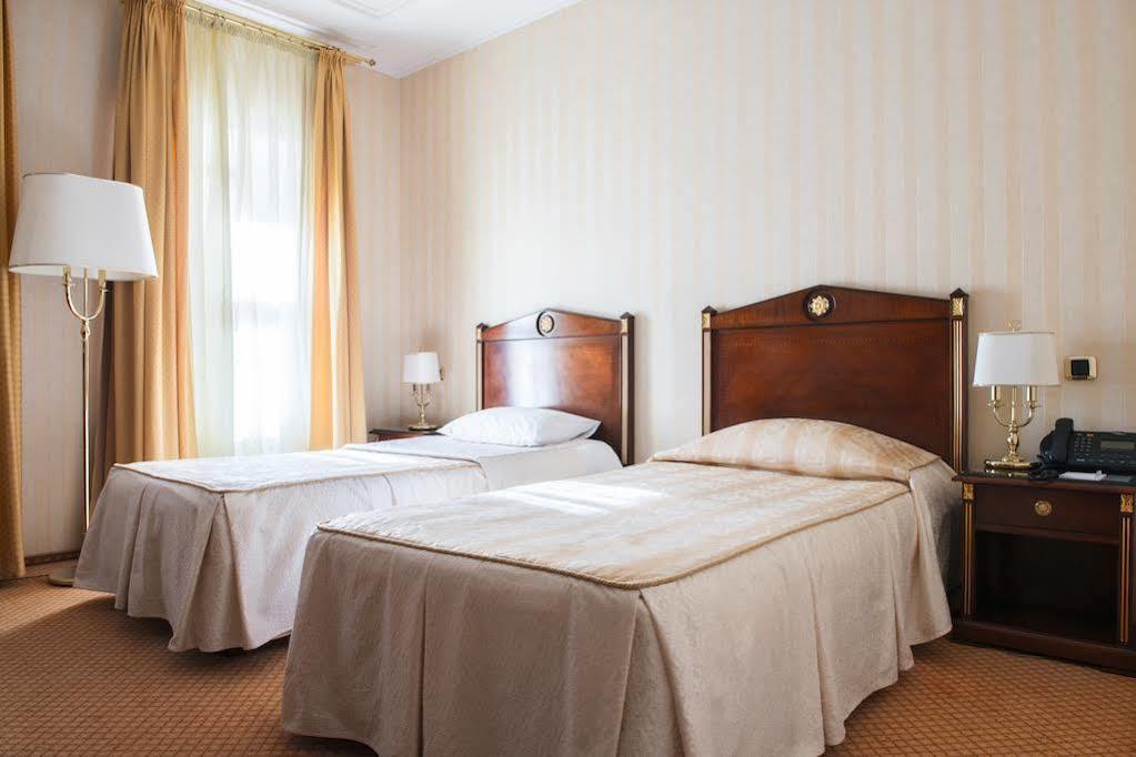 Hotel Optima Collection Podil Plaza Kijów Zewnętrze zdjęcie
