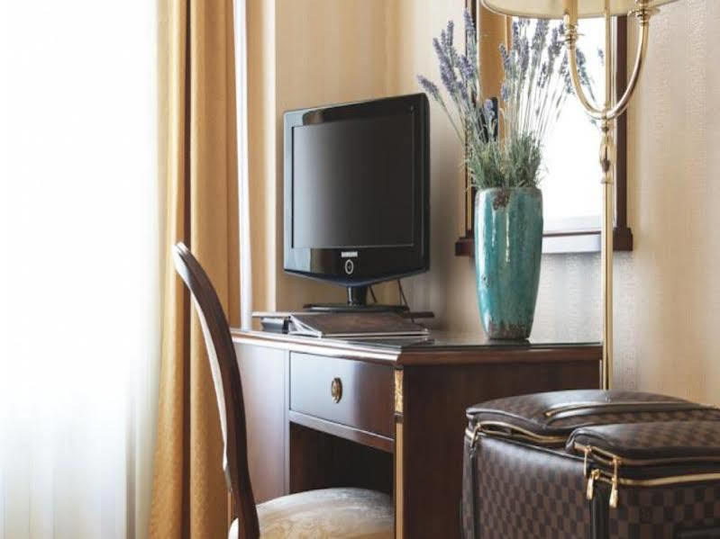Hotel Optima Collection Podil Plaza Kijów Zewnętrze zdjęcie